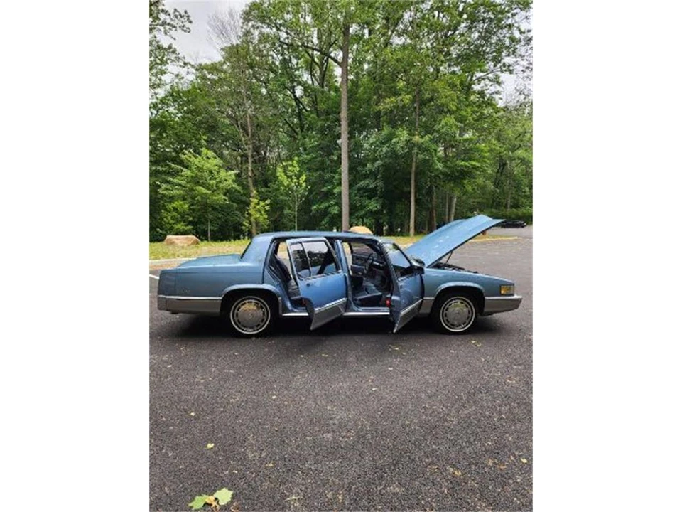 1990 Cadillac DeVille 6th Gen - Image 4 of 15