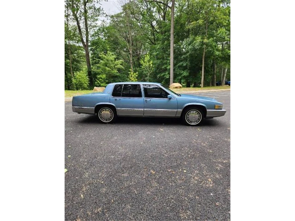 1990 Cadillac DeVille 6th Gen - Image 12 of 15