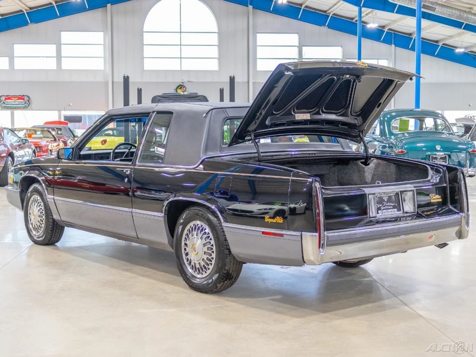 1990 Cadillac DeVille 7th Gen - Image 14 of 21