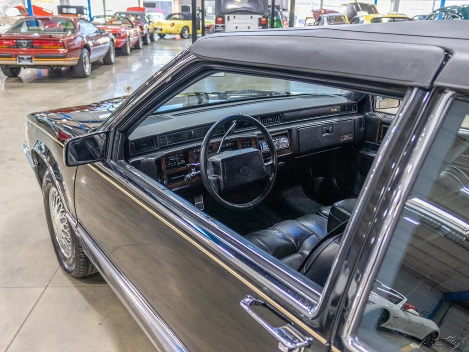 1990 Cadillac DeVille 7th Gen - Image 19 of 21