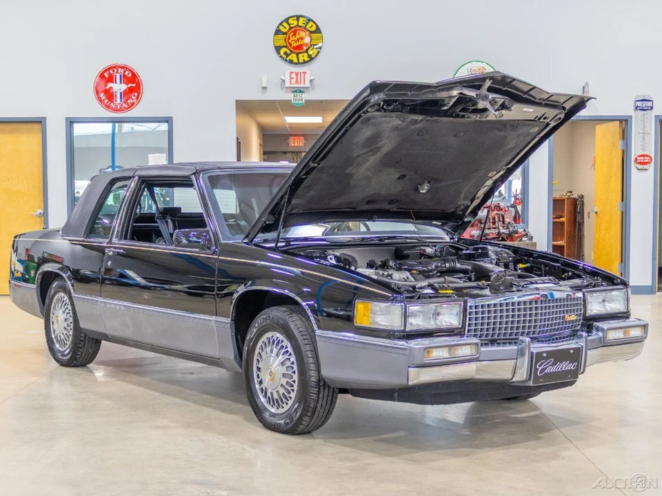 1990 Cadillac DeVille 7th Gen - Image 9 of 21
