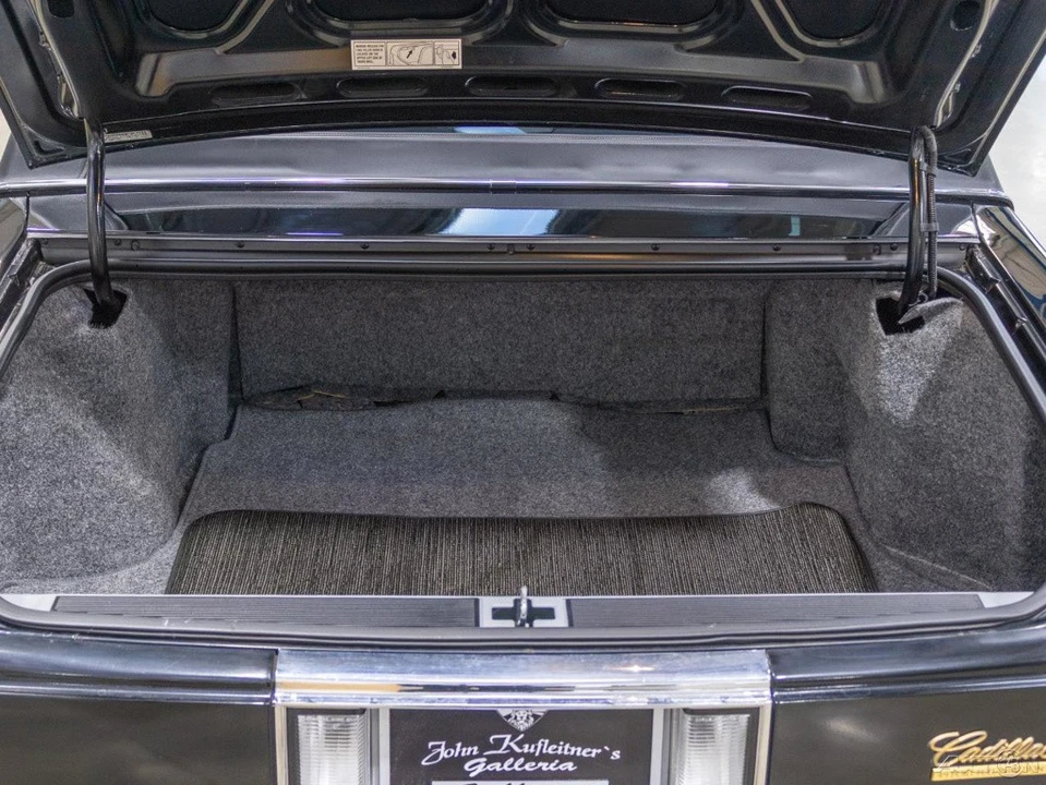 1990 Cadillac DeVille 7th Gen - Image 16 of 21