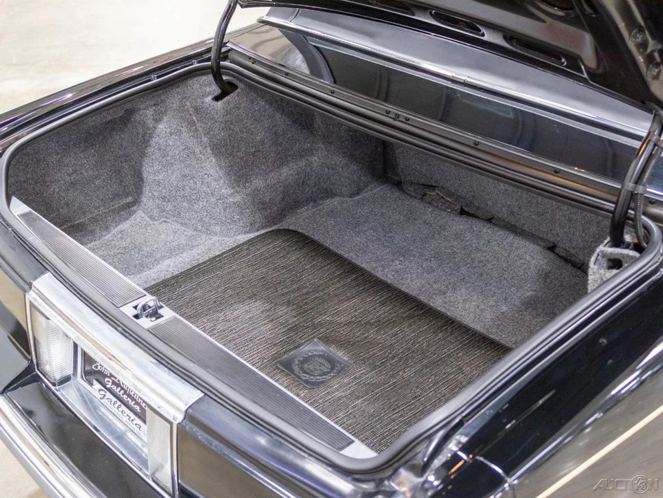1990 Cadillac DeVille 7th Gen - Image 17 of 21
