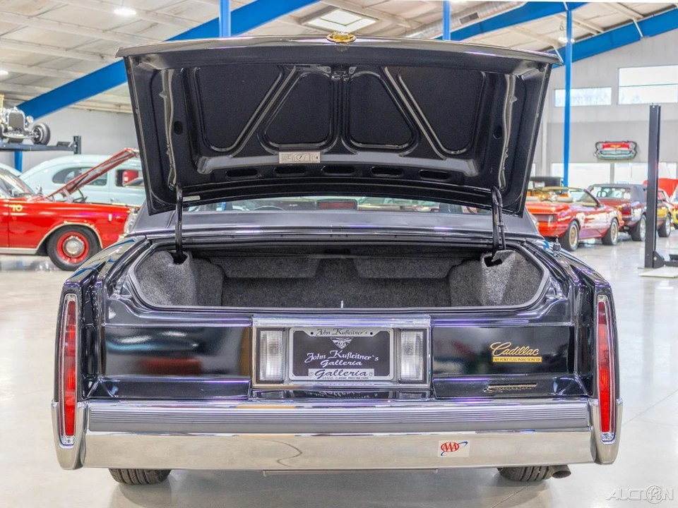 1990 Cadillac DeVille 7th Gen - Image 15 of 21