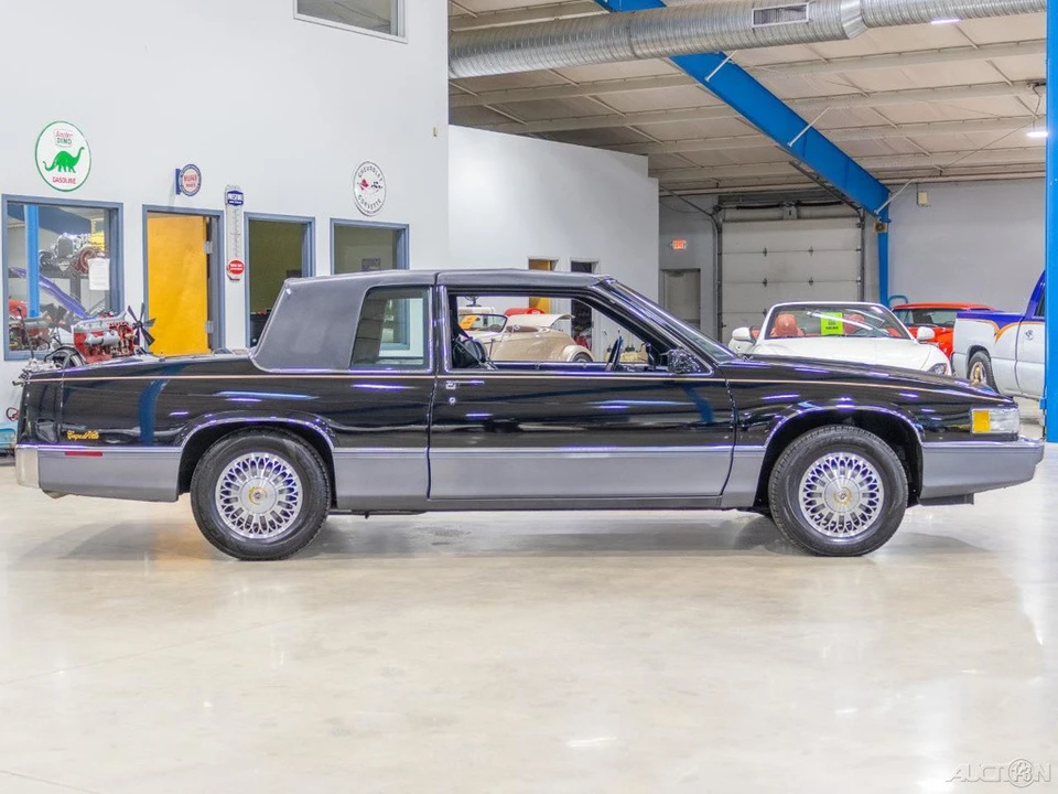 1990 Cadillac DeVille 7th Gen - Image 8 of 21