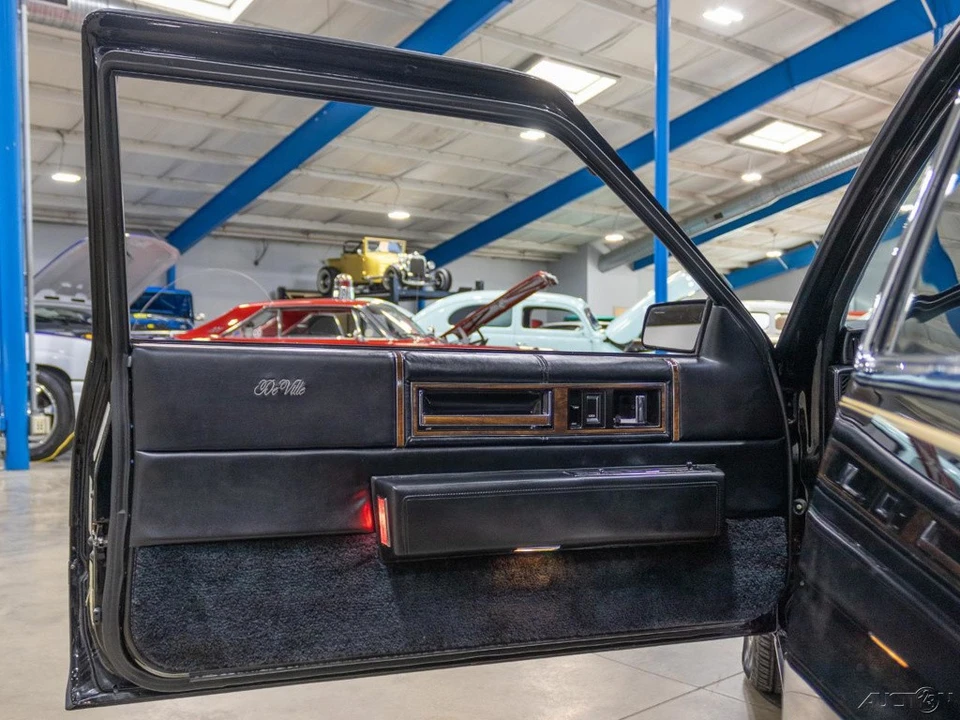 1990 Cadillac DeVille 7th Gen - Image 21 of 21