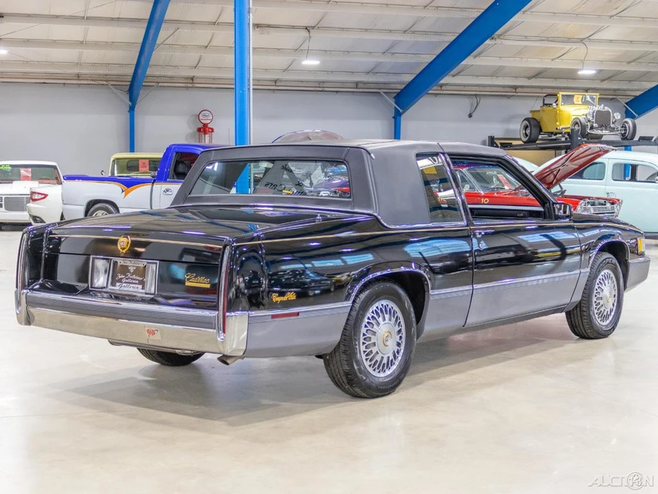 1990 Cadillac DeVille 7th Gen - Image 7 of 21