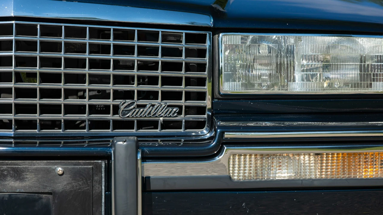 1990 Cadillac Eldorado 11th Gen - Image 10 of 30