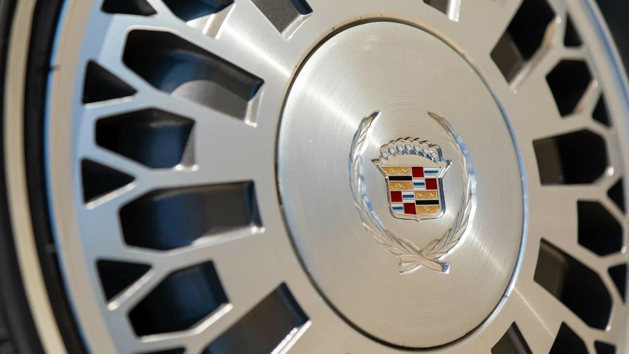 1990 Cadillac Eldorado 11th Gen - Image 11 of 30