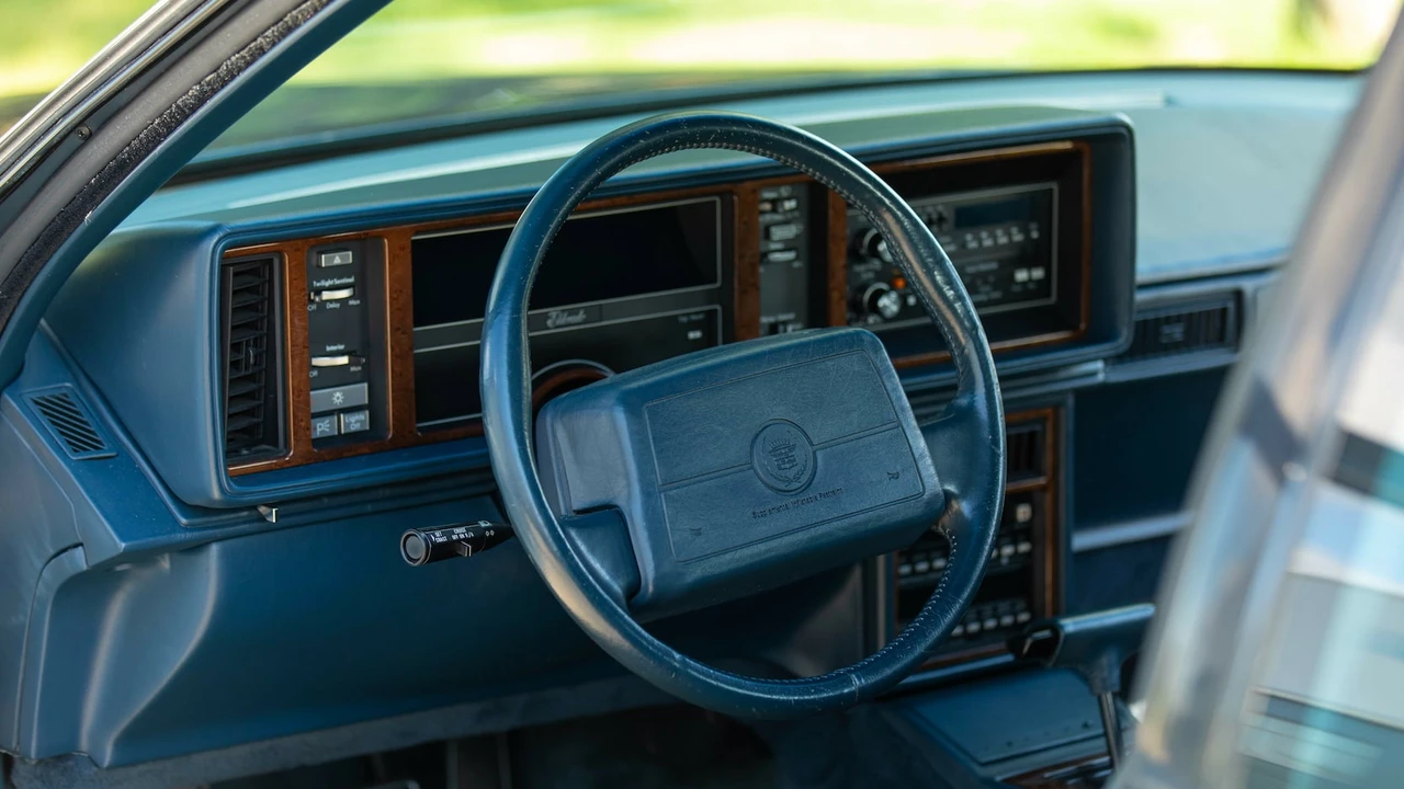 1990 Cadillac Eldorado 11th Gen - Image 15 of 30