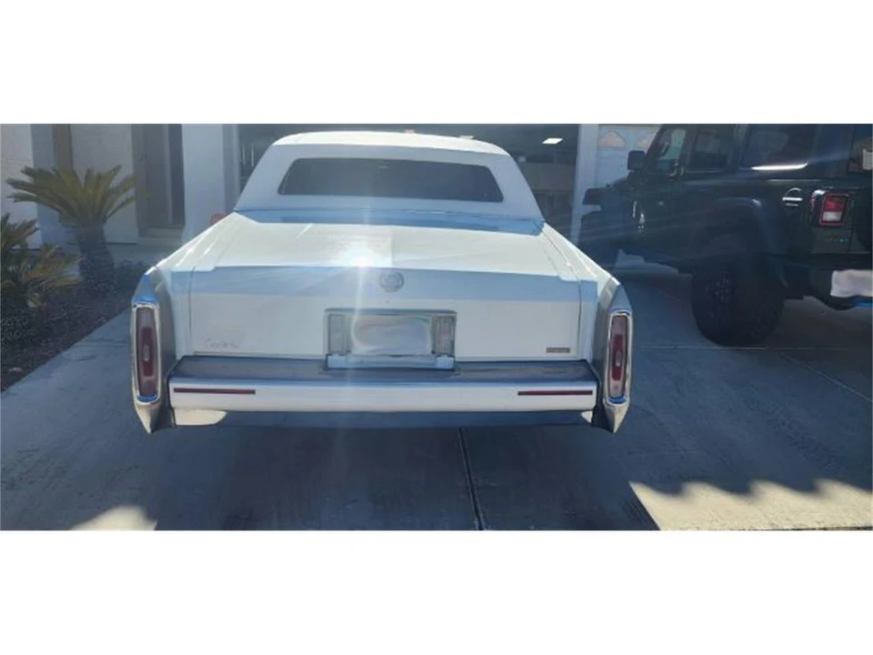 1990 Cadillac Fleetwood - Image 5 of 17
