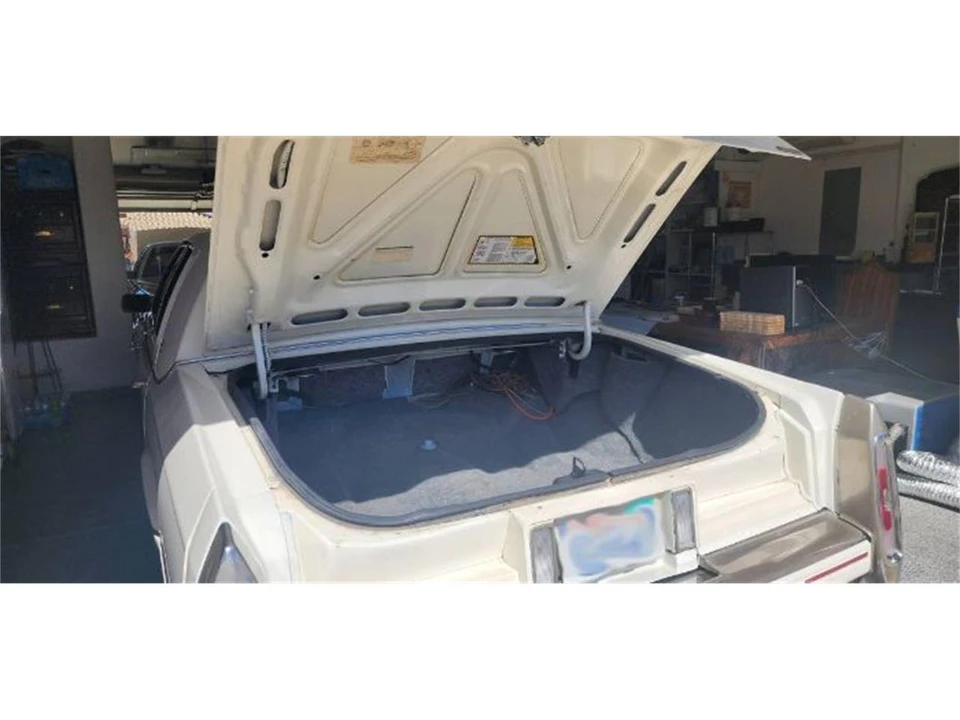 1990 Cadillac Fleetwood - Image 15 of 17
