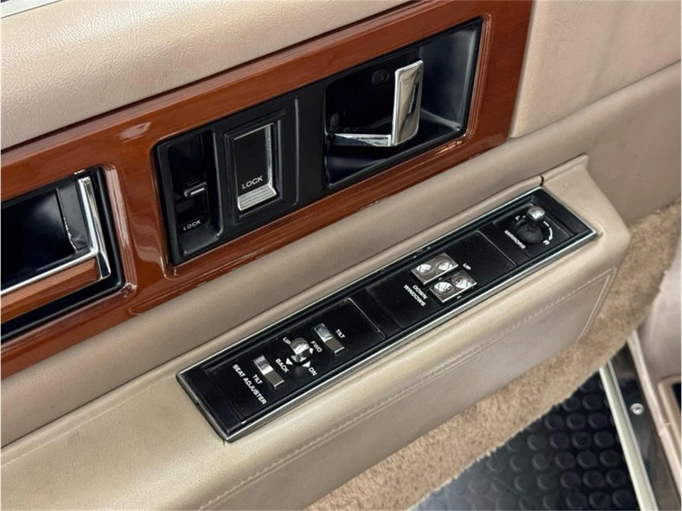 1990 Cadillac Fleetwood - Image 28 of 31