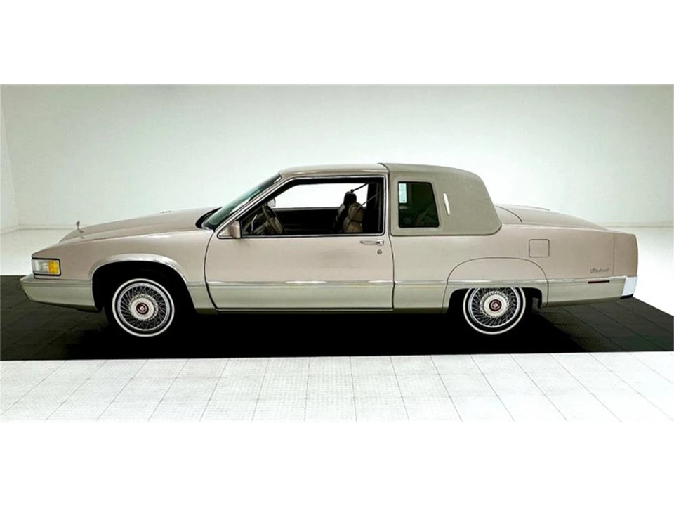 1990 Cadillac Fleetwood - Image 2 of 31