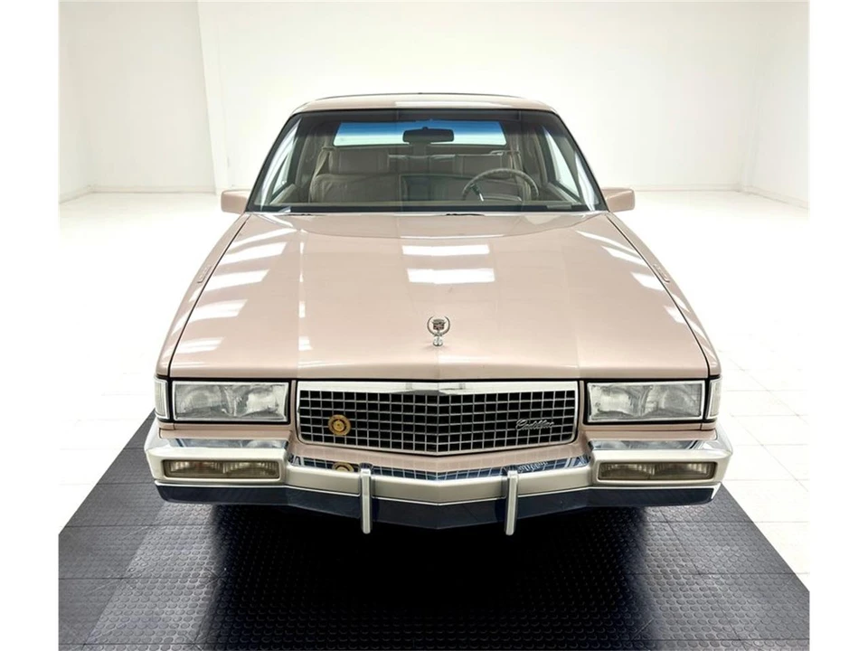 1990 Cadillac Fleetwood - Image 8 of 31