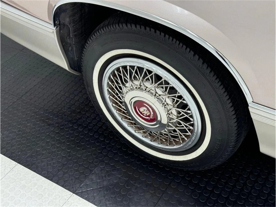 1990 Cadillac Fleetwood - Image 12 of 31