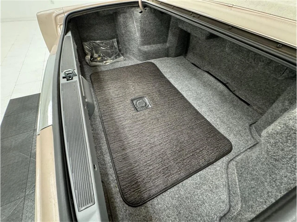 1990 Cadillac Fleetwood - Image 26 of 31