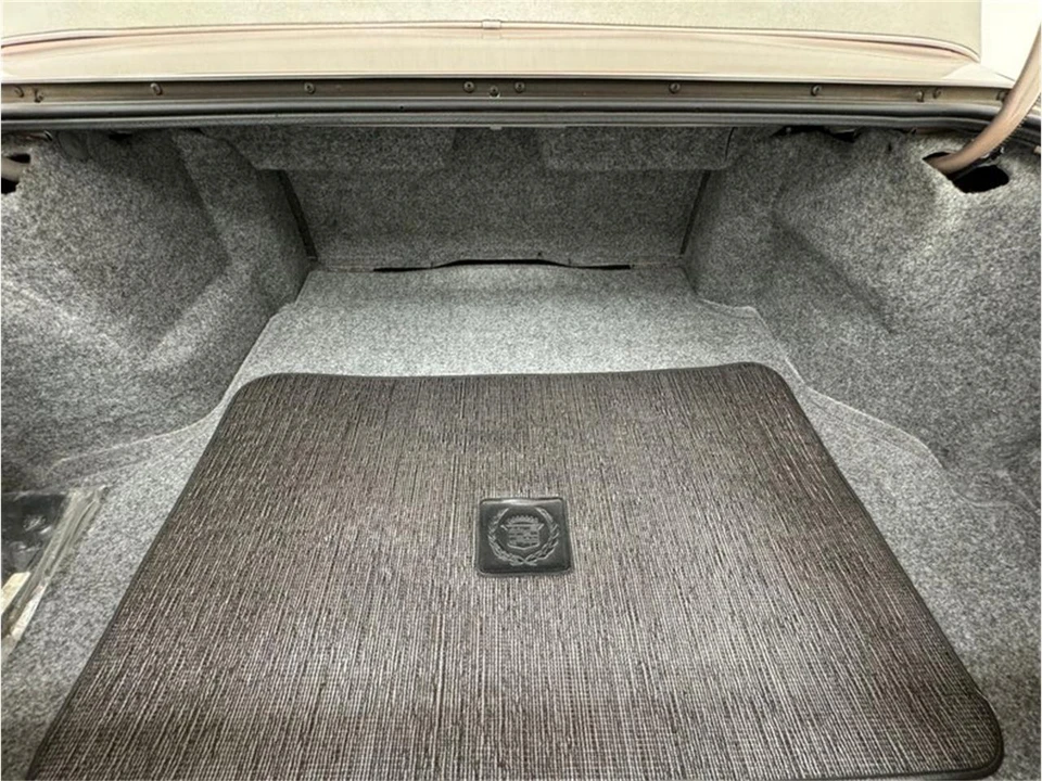1990 Cadillac Fleetwood - Image 25 of 31