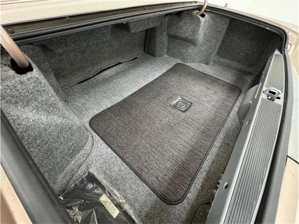 1990 Cadillac Fleetwood - Image 24 of 31