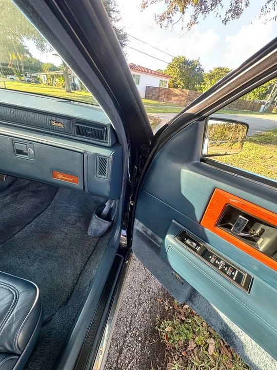 1990 Cadillac Fleetwood - Image 18 of 21