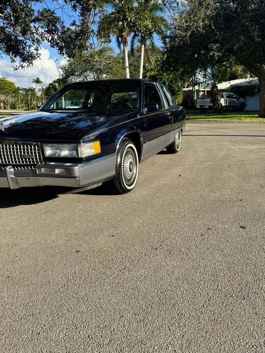 1990 Cadillac Fleetwood - Image 9 of 21