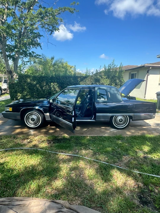 1990 Cadillac Fleetwood - Image 2 of 21