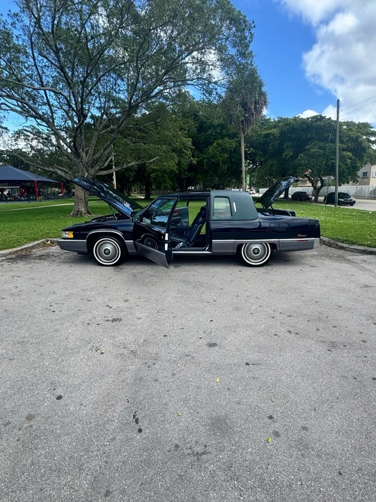 1990 Cadillac Fleetwood - Image 11 of 21