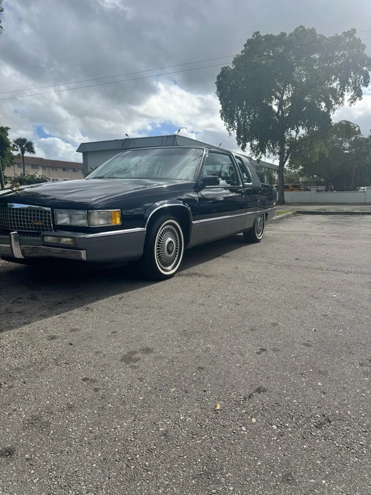 1990 Cadillac Fleetwood - Image 2 of 21