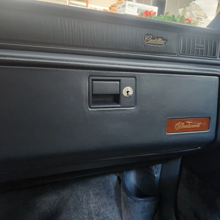 1990 Cadillac Fleetwood - Image 11 of 16