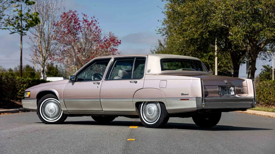 1990 Cadillac Fleetwood - Image 2 of 31