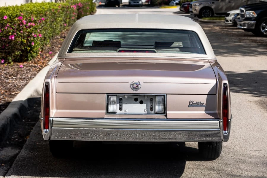 1990 Cadillac Fleetwood - Image 4 of 31