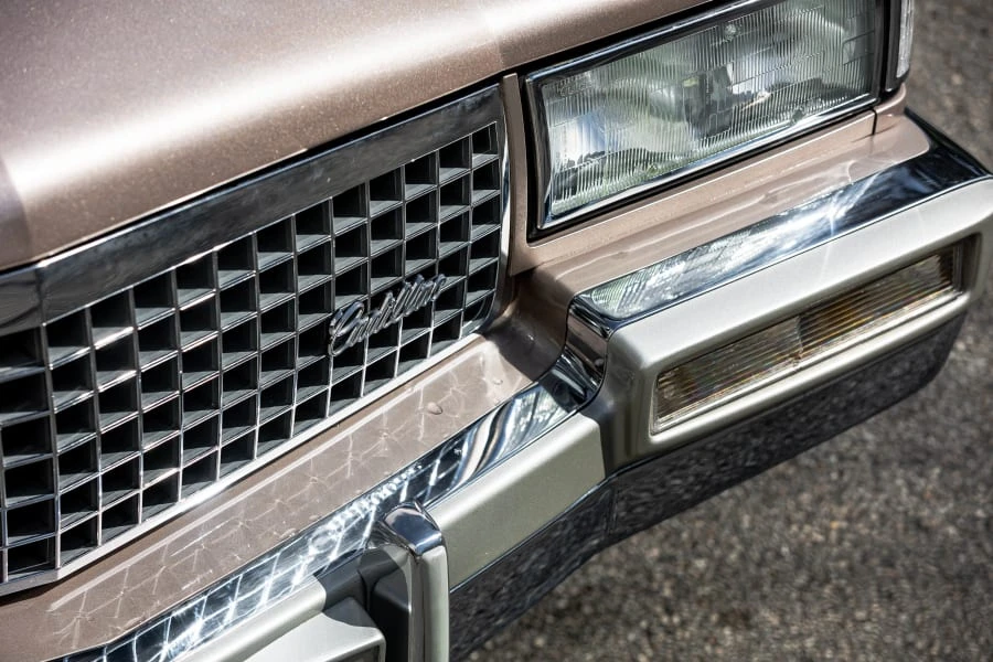 1990 Cadillac Fleetwood - Image 9 of 31
