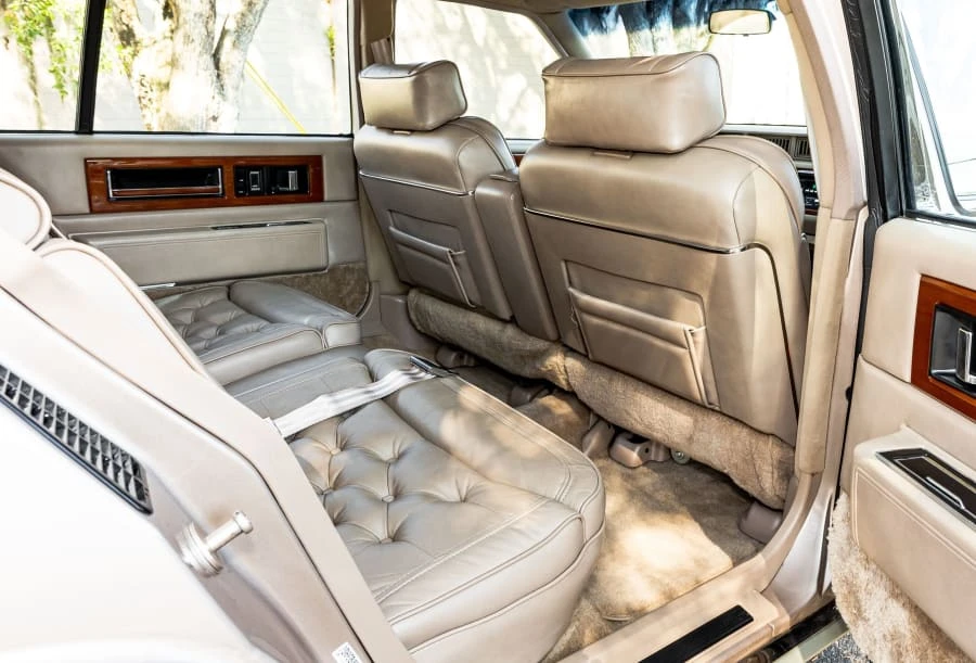 1990 Cadillac Fleetwood - Image 29 of 31