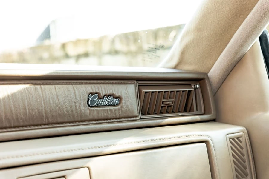 1990 Cadillac Fleetwood - Image 23 of 31