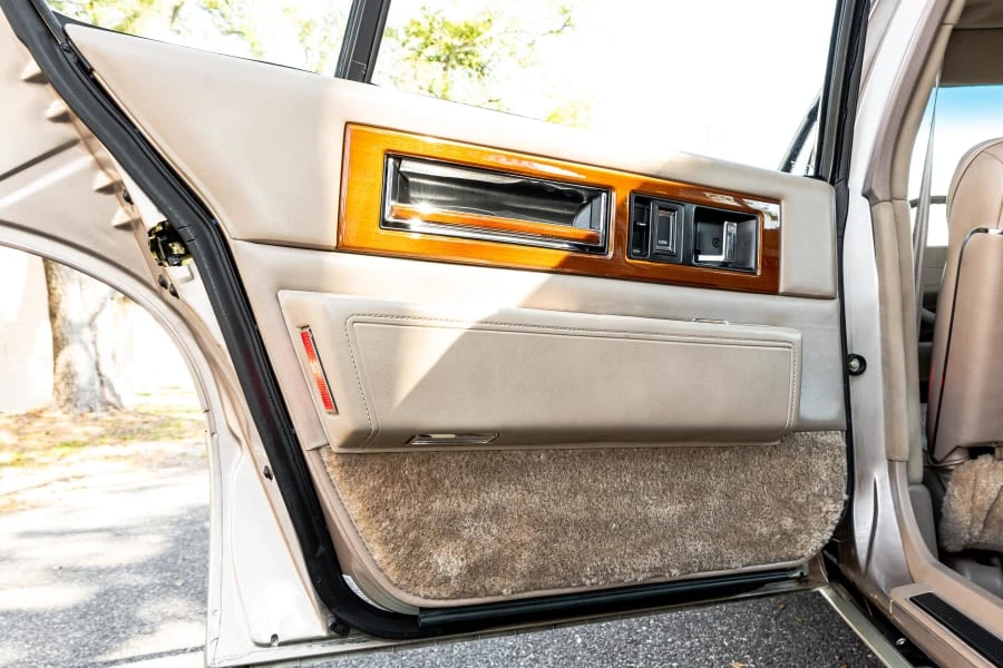1990 Cadillac Fleetwood - Image 28 of 31