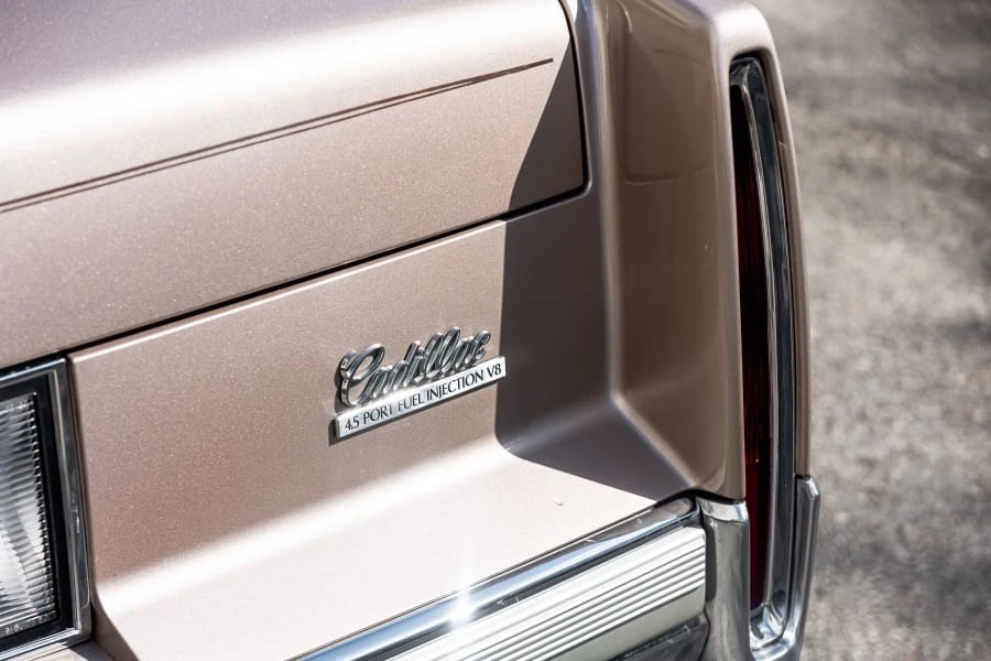 1990 Cadillac Fleetwood - Image 15 of 31