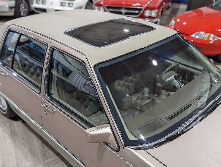 1990 Cadillac Fleetwood - Image 8 of 22