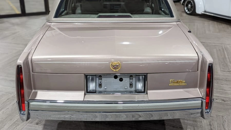 1990 Cadillac Fleetwood - Image 18 of 22
