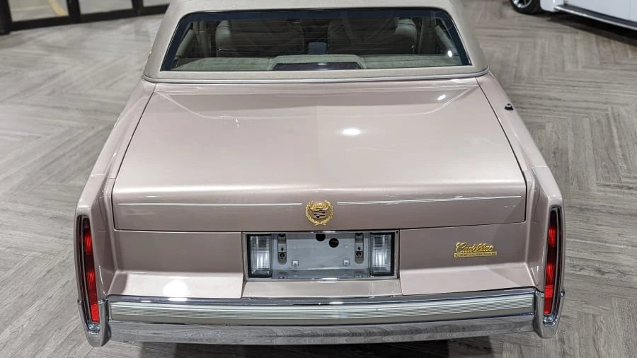 1990 Cadillac Fleetwood - Image 19 of 22