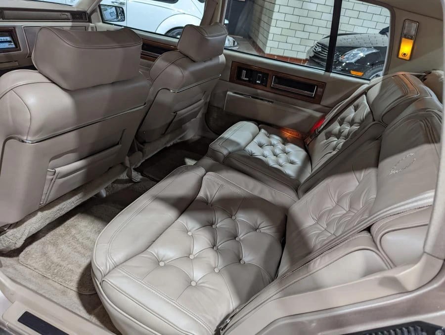 1990 Cadillac Fleetwood - Image 6 of 22