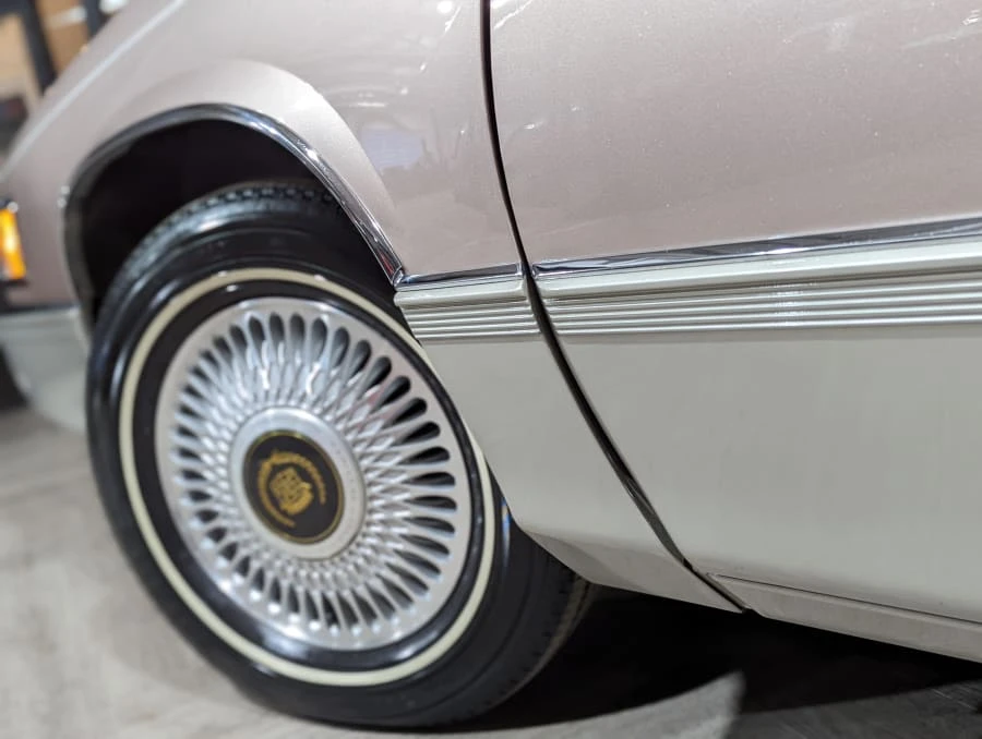 1990 Cadillac Fleetwood - Image 13 of 22