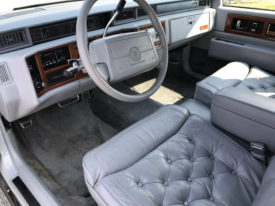 1990 Cadillac Fleetwood - Image 4 of 8