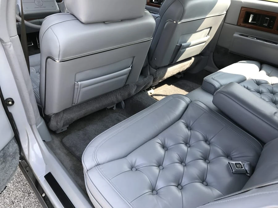 1990 Cadillac Fleetwood - Image 5 of 8