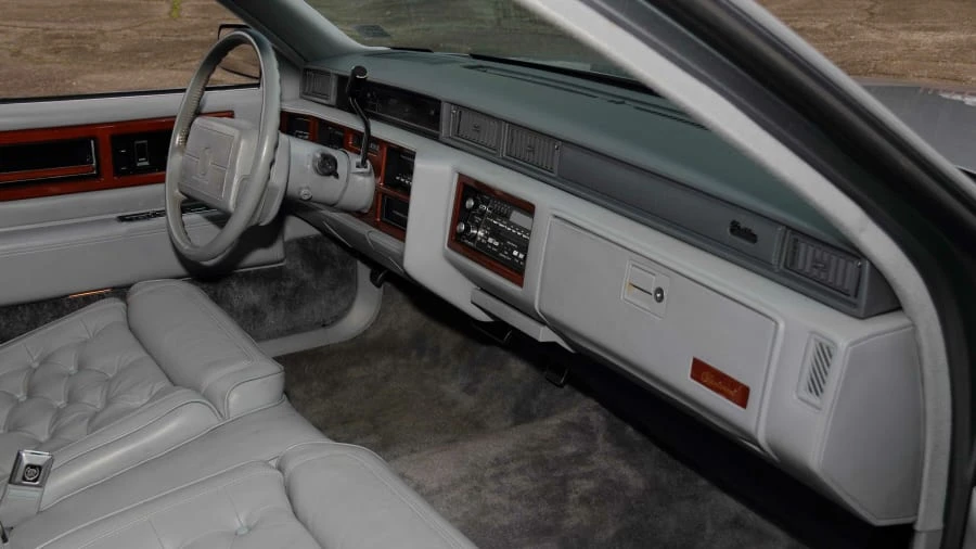 1990 Cadillac Fleetwood - Image 13 of 22