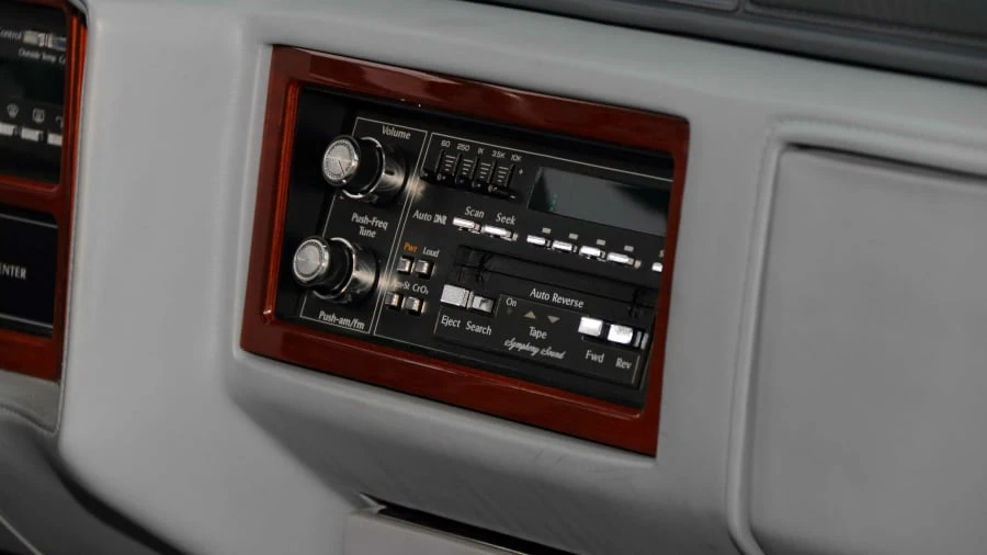 1990 Cadillac Fleetwood - Image 17 of 22