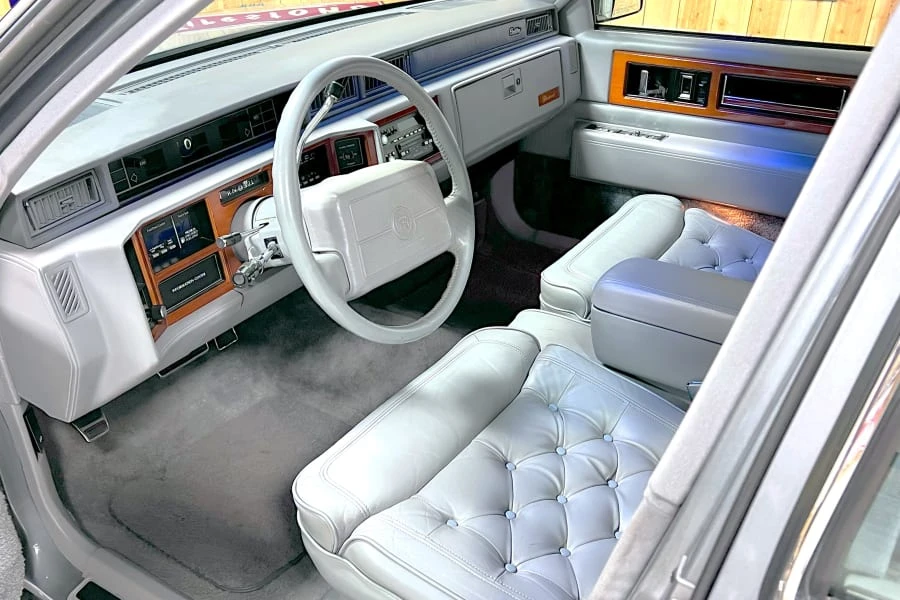 1990 Cadillac Fleetwood - Image 11 of 31