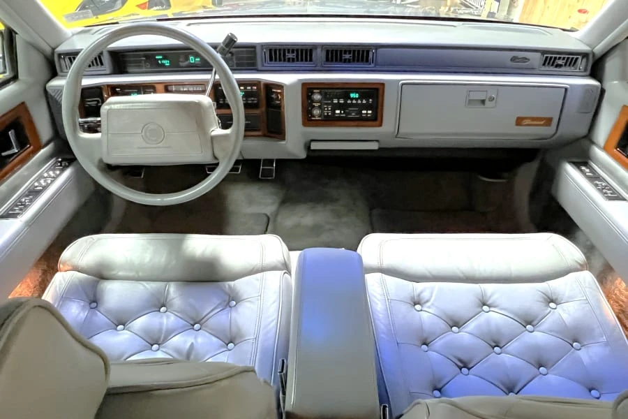 1990 Cadillac Fleetwood - Image 19 of 31