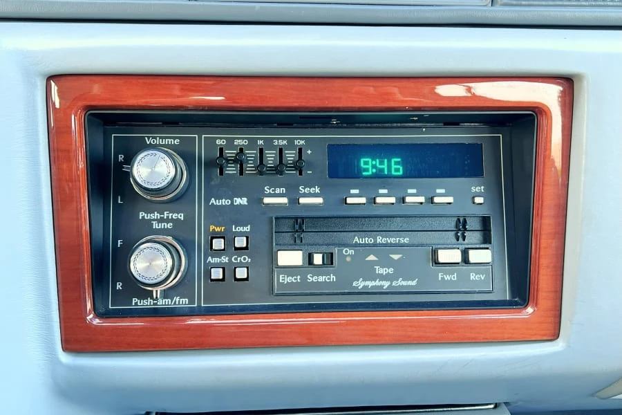 1990 Cadillac Fleetwood - Image 22 of 31