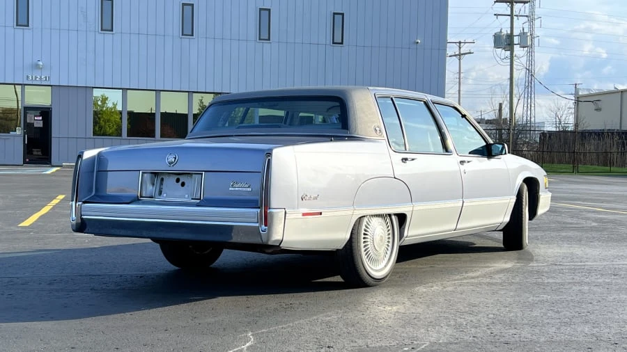 1990 Cadillac Fleetwood - Image 2 of 31