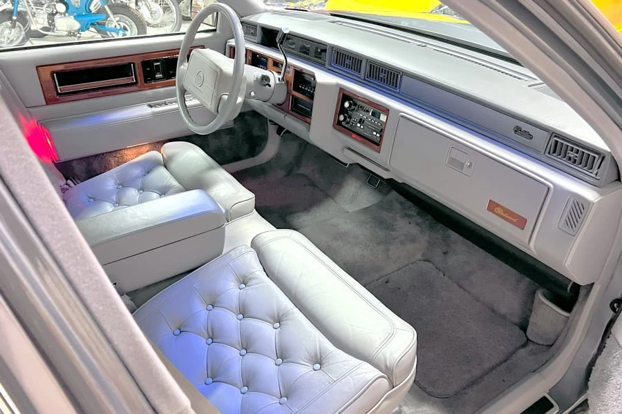 1990 Cadillac Fleetwood - Image 16 of 31